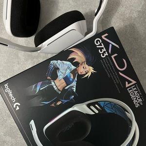 Logitech G733 K/DA
Lightspeed Wireless
Gaming Headset with Suspension